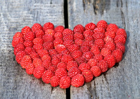 Why You Should Be Using Red Raspberry Seed Oil Everyday